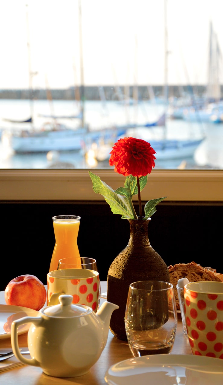 lesconil-hotel-port-petit-dejeuner